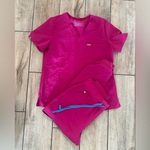 FIGS Raspberry Sorbet Scrub Set 🩷